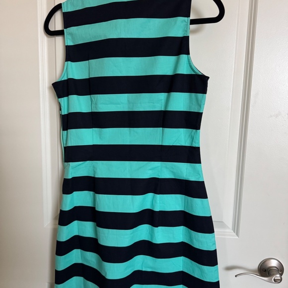 Sail To Sable Women’s Dress Trendy Kelly Green Black With Gold Collar $198 - Picture 2 of 3